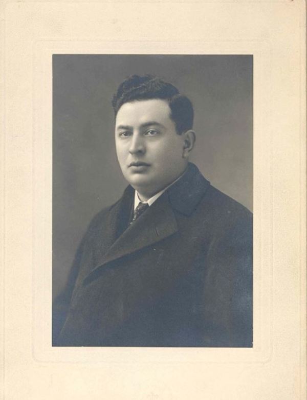 Original title:  Mr. Henry (Harry) Dworkin. Source: Ontario Jewish Archives. 
Copyright is in the public domain and permission for use is not required. 
Source: http://search.ontariojewisharchives.org/Permalink/descriptions278553