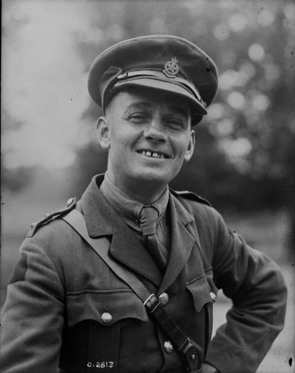 Titre original :  George Burdon McKean. June 1918. Credit: Canada. Dept. of National Defence collection - W.W.I/Library and Archives Canada/PA-002716.