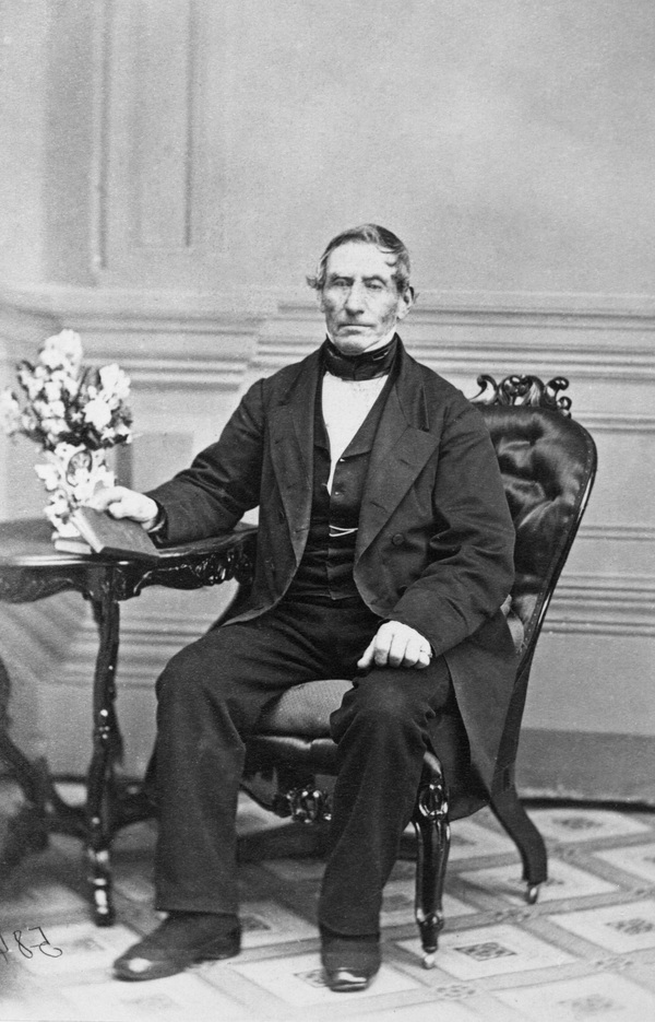 Titre original :  William Sinclair, II, Hudson's Bay company employee. Date: [ca. 1860-1868]. Photographer/Illustrator: McIntyre, A. C., Brockville, Ontario. Image courtesy of Glenbow Museum, Calgary, Alberta.