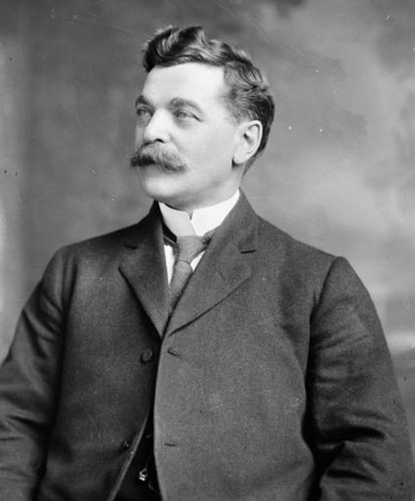 Titre original :    Description Louis Coderre, M.P. (Hochelaga, Montreal) b. Nov. 1, 1865 - d. Jan. 28, 1935 Date March 1912(1912-03) Source This image is available from Library and Archives Canada under the reproduction reference number PA-026989 and under the MIKAN ID number 3494333 This tag does not indicate the copyright status of the attached work. A normal copyright tag is still required. See Commons:Licensing for more information. Library and Archives Canada does not allow free use of its copyrighted works. See Category:Images from Library and Archives Canada. Author William James Topley (1845–1930) Description Canadian photographer Date of birth/death 13 February 1845(1845-02-13) 16 November 1930(1930-11-16) Location of birth/death Montreal Vancouver Work location Ottawa, Ontario Permission (Reusing this file) Public domainPublic domainfalsefalse This work is in the public domain in those c