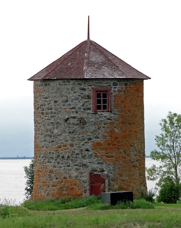 Original title:    Description English: Vincelotte Windmill (1690), Cap-Saint-Ignace, Province of Quebec, Canada Français : Moulin à vent de Vincelotte (1690), situé à l'Anse-à-Gilles, Cap-Saint-Ignace, province de Québec, Canada. Classé monument historique en 1965. Date 24 July 2010(2010-07-24) Source Own work Author Bernard Gagnon

Camera location 47° 3' 46.63