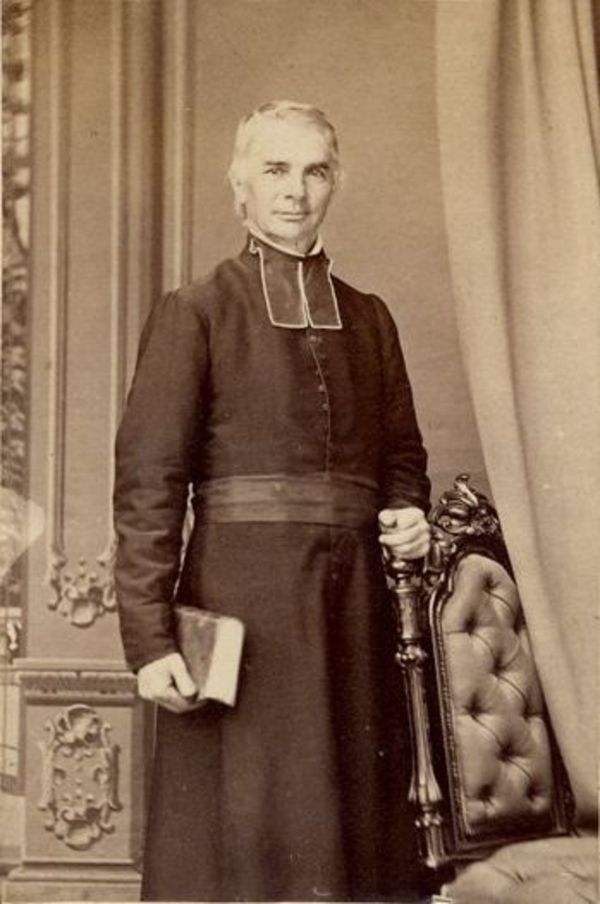 Titre original :    Description Français : Joseph-David Déziel (1806-1882), fondateur de la Ville de Lévis en 1861 English: Joseph-David Déziel,Roman Catholic parish priest Date circa 1860 Source Fonds J. E. Livernois Ltée - This image is available from the Bibliothèque et Archives nationales du Québec under the reference number P560,S2,D1,P268 This tag does not indicate the copyright status of the attached work. A normal copyright tag is still required. See Commons:Licensing for more information. Boarisch | česky | Deutsch | Zazaki | English | فارسی | suomi | français | हिन्दी | magyar | македонски | Nederlands | português | русский | ไทย | Tiếng Việt | +/− Author J. E. Livernois

