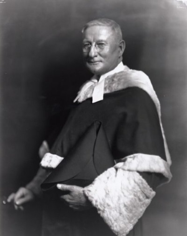 Titre original :  The Hon. John Henderson Lamont